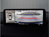 【360&deg;ビュー・モニター】専用カメラにより上から見下ろしたような視点で360度クルマの周囲を確認することができます。駐車が苦手な方でも縦列駐車や幅寄せ時に活躍してくれます。