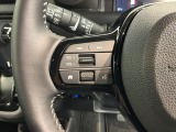 ステアリングにオーディオ操作スイッチが付いています。オーディオ画面に直接タッチしなくても操作が出来ますので、運転に集中できます。