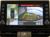 車両を上から見たような映像を映し出すパノラミックビューモニター付きです。