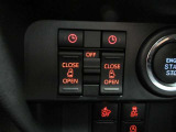 運転席からインパネ部のスイッチを押すだけで、両側スライドドアが自動で開閉します。
