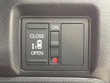 【パワースライドドア】スマートキーや運転席のスイッチでスライドドアの開閉が可能♪電動だから力を入れてドアを開ける必要が無く、小さいお子様でも、重い荷物を持っている時もラクに開け閉めできます♪