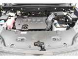 エンジンルームの樹脂部分は丁寧に磨いてツヤをだしています。当社の中古車のエンジンルームクリーニングはとても自信があります★