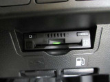 【ETC2.0車載器】は高速道路上に設置されたITSスポットと双方向通信を行い、ETC機能に加え安全運転をサポートする交通情報を提供してくれます