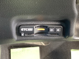 ETC2.0を搭載し、高速道路の料金決済をスムーズに行えるだけでなく、道路情報を活用した高度な運転支援サービスにも対応しています。