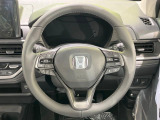 【純正革巻きステアリング】上質な革を使用することで、手にしっかり馴染みとても運転しやすいハンドルです♪