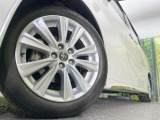 【純正アルミホイール】外観にマッチした純正アルミホイールを装着しております。各種社外アルミホイールや、スタッドレスタイヤも取扱いしております。是非ご相談ください♪