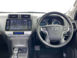 運転席まわりです。 各操作スイッチは使いやすい位置に配置されてます。