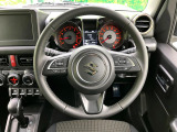 【純正革巻きステアリング】上質な革を使用することで、手にしっかり馴染みとても運転しやすいハンドルです♪