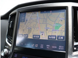 お車選びをお楽しみ頂けるよう、在庫車の展示スペースを十分に確保しております。