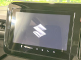 【メーカー純正ナビ】インテリアに溶け込むスタイリッシュな「専用設計」メーカーナビを装備♪視認性や操作性など基本性能にも優れ、より上質なカーライフをお楽しみいただけます。