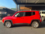【ホイールアーチ】台形ホイールアーチはJeep伝統のデザインです。採用している理由は諸説ありますが、オフロードを走行する際にタイヤとボディが干渉しあわないよう配慮した作りにするためとなります。