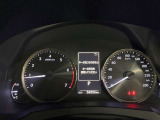 視認性に優れたメーターを採用しており、走行中でも車速や情報が分かりやすく表示されます。運転時の視線移動をむりのない範囲に抑え、快適で安心感のあるドライブをサポートします。