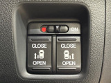 【両側パワースライドドア】スマートキーや運転席のスイッチで後席両側スライドドアの開閉が可能♪電動だから力を入れてドアを開ける必要が無く、小さなお子様でも簡単に開け閉めでき快適です♪