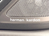 ●harman/kardonサウンドシステム:オーディオ専門メーカーが手掛けるプレミアムスピーカーを装備。多数のスピーカーから、音の粒立ちまで分かる高品質な音楽をお楽しみいただけます。