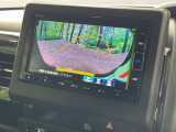 【バックカメラ】駐車時に後方がリアルタイム映像で確認できます。大型商業施設や立体駐車場での駐車時や、夜間のバック時に大活躍!運転スキルに関わらず、今や必須となった装備のひとつです!