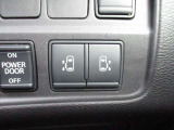 両側電動オートスライドドア付き!!運転席のスイッチでも開閉可能です♪重い荷物を持っている時や、雨の日に重宝します。小さいお子様がいても巻き込み防止機能や手動のみに切替も出来ますので安心です。