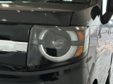 LEDヘッドライトは、点灯の瞬間から最大光量を発揮し、突然暗くなるトンネルなどでの安定感を高めます。