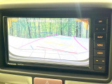 【バックカメラ】駐車時に後方がリアルタイム映像で確認できます。大型商業施設や立体駐車場での駐車時や、夜間のバック時に大活躍!運転スキルに関わらず、今や必須となった装備のひとつです!