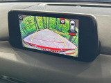 【バックカメラ】駐車時に後方がリアルタイム映像で確認できます。大型商業施設や立体駐車場での駐車時や、夜間のバック時に大活躍!運転スキルに関わらず、今や必須となった装備のひとつです!