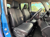 運転席シート廻りは使用感も少なく、良好な状態となっています。前オーナー様が丁寧に使っていたことがよくわかりますね。