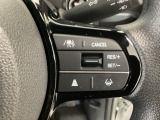 【アダプティブ・クルーズ・コントロール】予め設定した車速内でクルマが自動的に加減速。 前走車との適切な車間距離を維持しながら追従走行し、高速道路でのドライバーの疲労を軽減してくれる嬉しい機能付♪