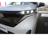 明るいLEDヘッドライト採用で夜の運転も安心です。