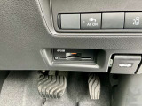 運転席の右下にETCがビルトインされています。高速道路では便利ですね!