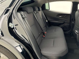 運転席や助手席だけでなく、カーテンエアバッグも装備しています。側方からの衝撃からもしっかりお客様を守ってくれます。