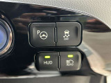 ヘッドアップディスプレイ付き。 少ない視線移動で情報を確認できるので、運転の疲労軽減に繋がりますよ♪