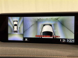 パノラミックビューモニターを装備。駐車場や交差点でクルマを真上から見るように周囲を確認できます。機能の詳細は販売店スタッフまでおたずねください。