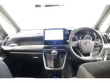 必要な装備を使いやすい位置に配置した機能的な運転席まわり。操作感や車両感覚など、ぜひ運転席に座って確かめてください。