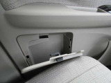 車検証入れを収納する専用ボックス。