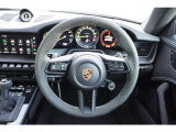 マルチファンクションGT3スポーツステアリングホイールです。