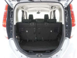 ◆フル乗車でもしっかり荷物を収納出来るラゲッジスペースです。普段の買い物でしたらしっかり積める十分な荷室スペースが確保されています。