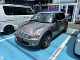 人気のMINI ONE入庫しました おしゃれなデザインとコンパクトで運転しやすく、街乗りからロングドライブまで快適です 認証工場でしっかり整備してから納車いたします お気軽にお問い合わせください