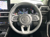 インテリアに合わせたデザインのステアリングは、運転される方のことも考え、運転しやすい形状、大きさです。是非一度、実際に触ってお確かめください。