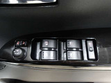 運転席から左右のドアミラーの開閉が可能です♪駐車場でのドアミラーの折り畳みが簡単です♪