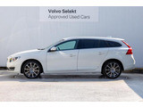 V60の特徴でもある流線型のボディーラインは軽快な走りを予感させます。
