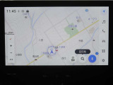 ナビ付きで、遠出や初めての道も安心。道に迷う心配が少なく、同乗者との会話や運転に集中出来ます。ご家族でのお出かけにも心強いポイントです。