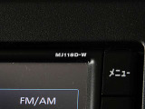 日産純正ナビゲーションMJ118D-Wが付いています。