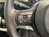 ステアリングにオーディオ操作スイッチが付いています。オーディオ画面に直接タッチしなくても操作が出来ますので、運転に集中できます。