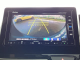 バックモニター付きで、車庫入れやバック時の後方確認をしっかりサポート。モニターに映し出される映像で死角も確認しやすく、狭い場所での駐車や後退時の操作をより安心して行えます。