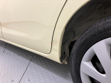 左後ろのドアから左後ろのリヤフェンダーにかけてキズあります。