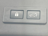 【パワーバックドア】スマートキーや運転席のボタンを押すだけでリアゲートが自動で開閉します!荷物を持っている時や、高い位置にあるバックドアを閉める際に便利な機能です♪