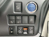 狭い駐車場での乗り降りもラクにできる両側パワースライドドア★