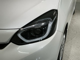 LEDヘッドライトは、点灯の瞬間から最大光量を発揮し、突然暗くなるトンネルなどでの安定感を高めます。
