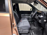 運転席も広々でゆったりとした気分で運転できます☆