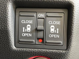 【両側パワースライドドア】スマートキーや運転席のスイッチで後席両側スライドドアの開閉が可能♪電動だから力を入れてドアを開ける必要が無く、小さなお子様でも簡単に開け閉めでき快適です♪
