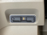 ハンドルの左下にETCがついています。高速道路の料金所の通過も楽々です。カードの取り出しもしやすい場所についています。