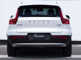 都市を駆け巡る本物のSUVとして、XC40は開発されました。スカンジナビアデザインの独創性と都会的な雰囲気を身にまとった、都市で生活するあなたのために作られた1台です。